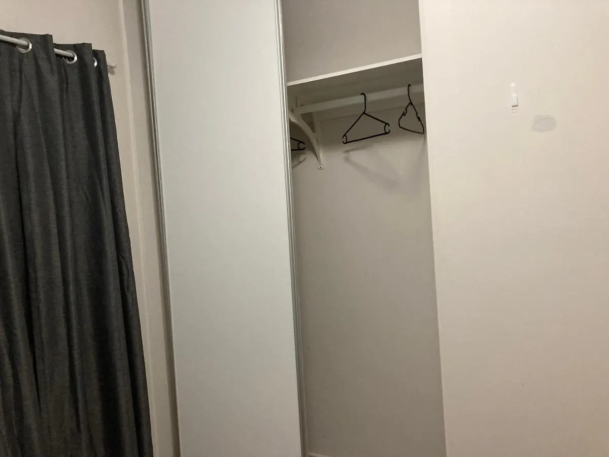 ホームステイ A Nice Room Close To Shopping Centre アデレード