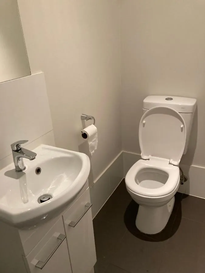A Nice Room Close To Shopping Centre アデレード ホームステイ